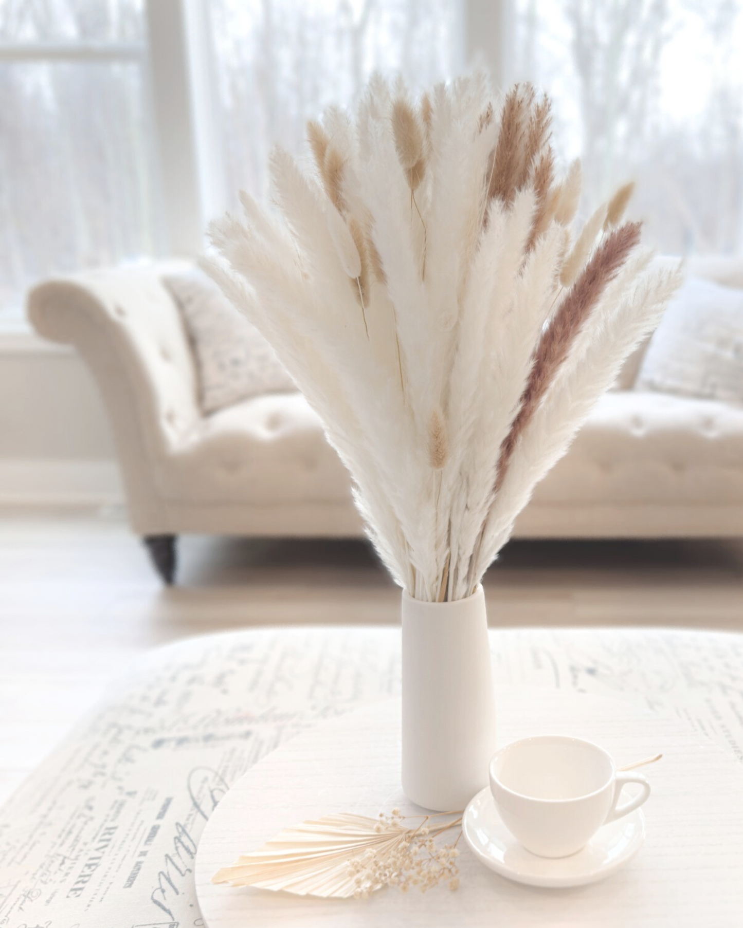 Pampas Grass Décor with Ceramic Vase Included (100 Pcs Bundle)